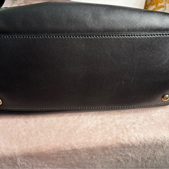 Elegant Ferragamo Black Shoulder Bag with Silver Chain Handles. - Picture 8 of 14